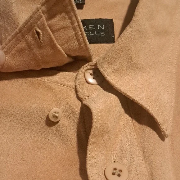 Soft Button-Up Shirt in Tan Classic vintage Classic with a comfortable loose fit - Picture 4 of 7